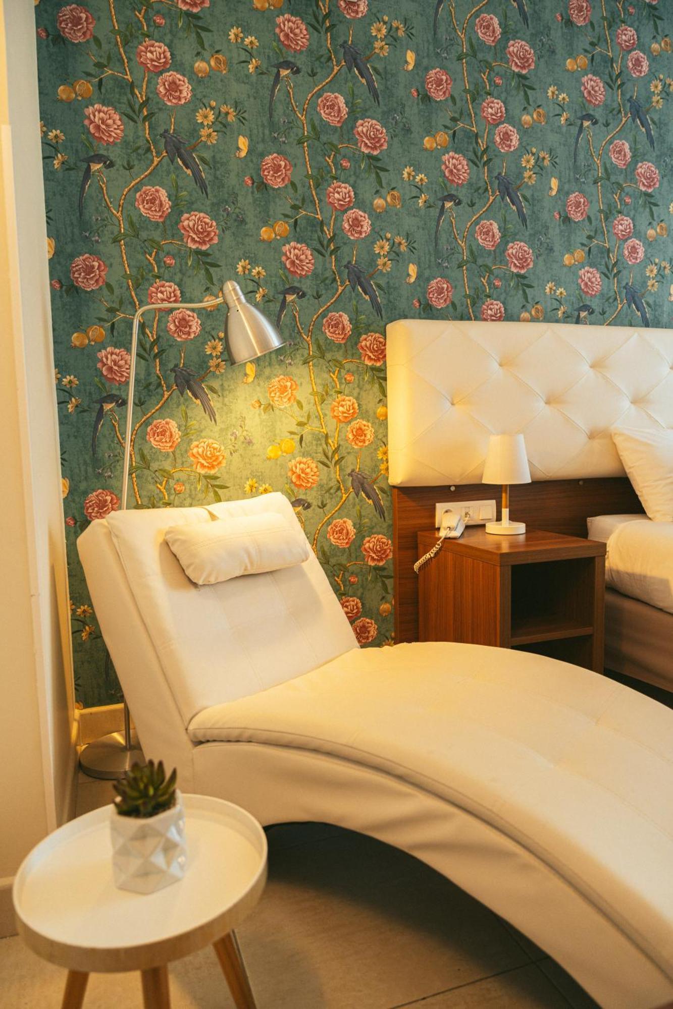 Holidays & Work Hotel Санари-сюр-Мер Екстериор снимка