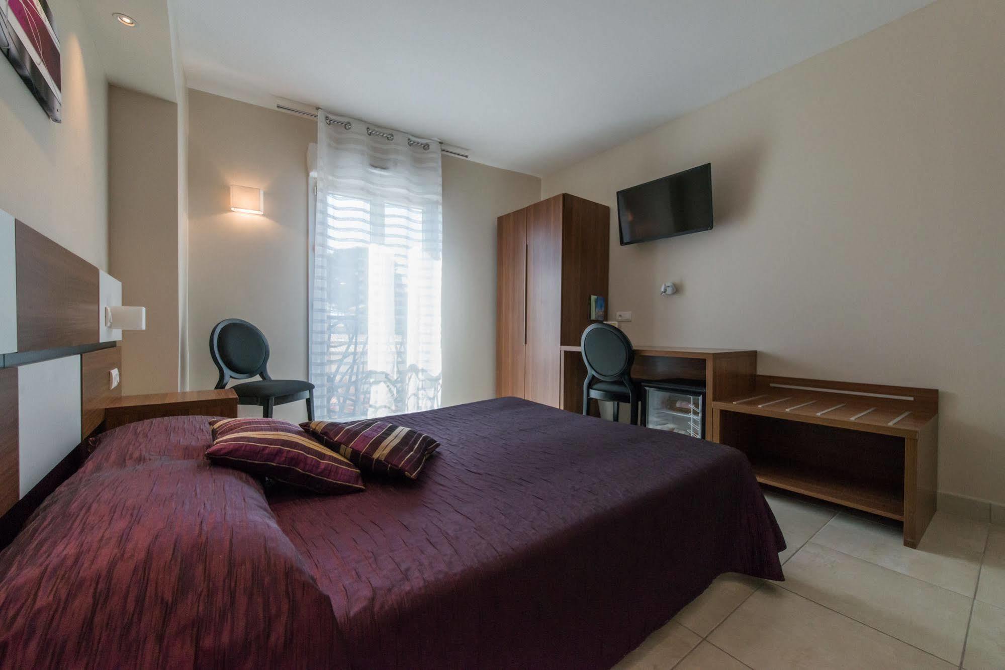 Holidays & Work Hotel Санари-сюр-Мер Екстериор снимка